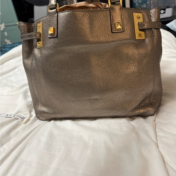 Valentino Bronze Leather Tote Bag with Spacious Interioa - Picture 3 of 15